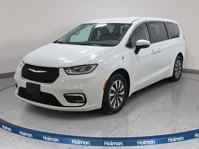 Used 2023 Chrysler Pacifica Touring-L image 1