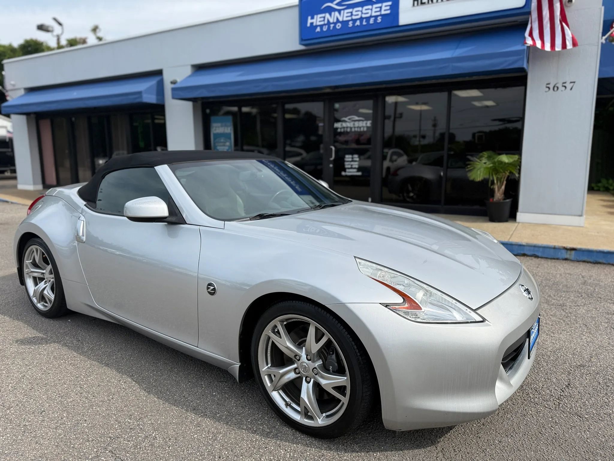 Used 2010 Nissan 370Z Touring w/ Sport Pkg RWD image 24