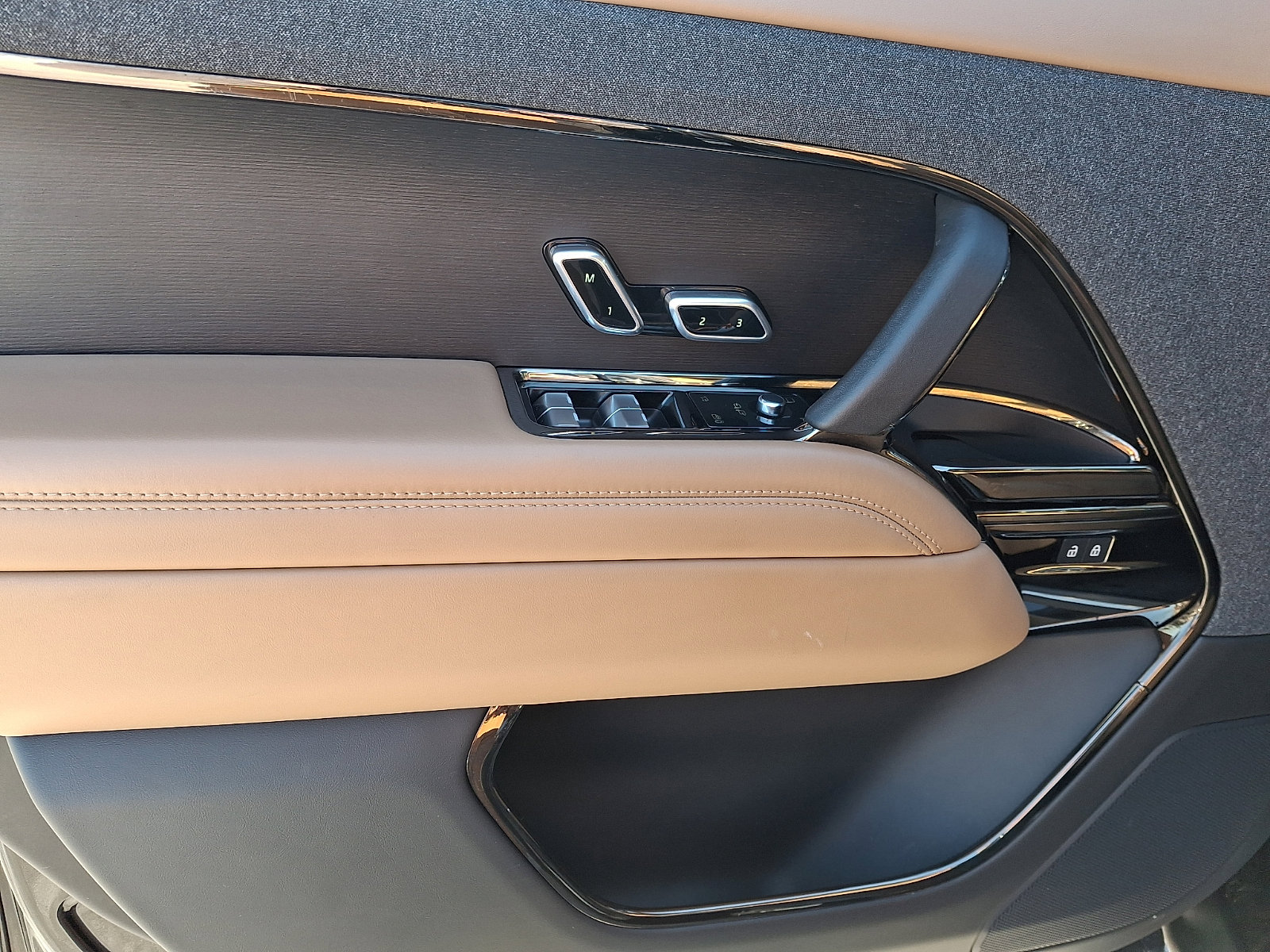 Used 2024 Land Rover Range Rover Sport SE image 12