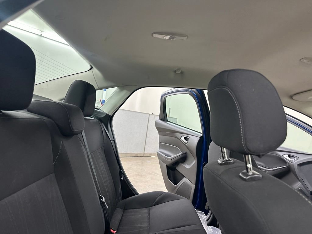Used 2018 Ford Focus SE w/ SE Appearance Package FWD image 27