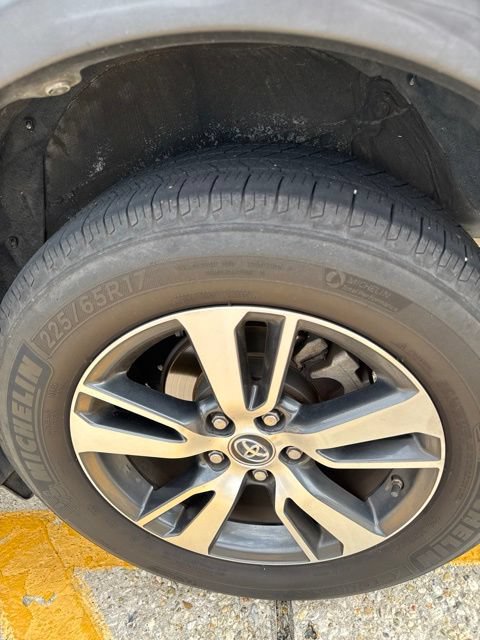 Used 2018 Toyota RAV4 XLE w/ Plus Extra Value Package FWD image 22