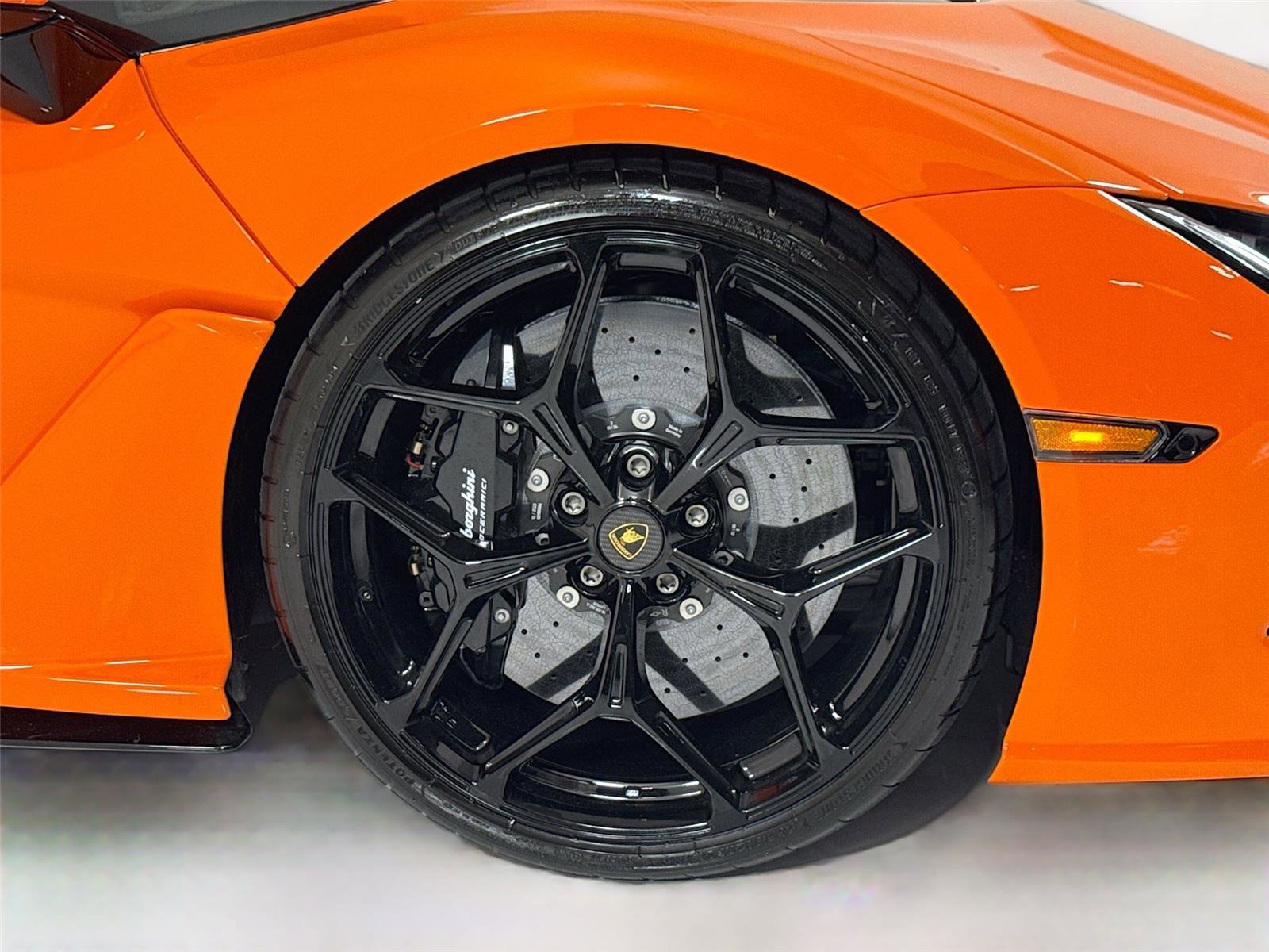 Used 2024 Lamborghini Revuelto image 40