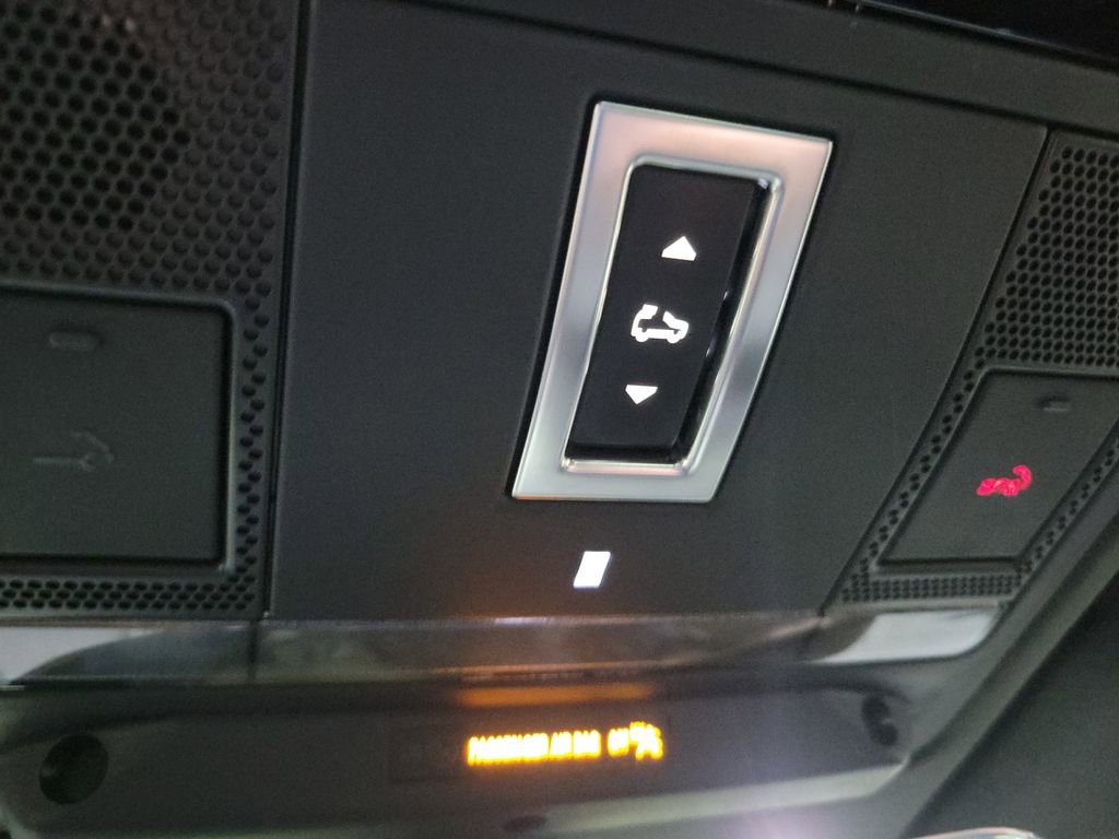 Used 2023 Land Rover Defender 110 75th Limited Edition image 21