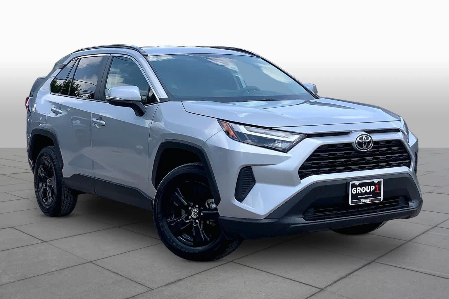Used 2025 Toyota RAV4 XLE FWD image 3