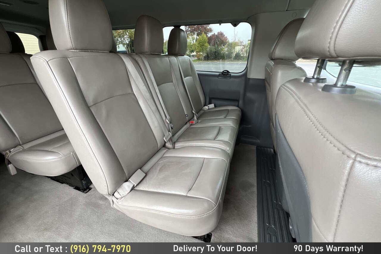 Used 2013 Nissan NV 3500 SL w/ Technology Pkg image 21