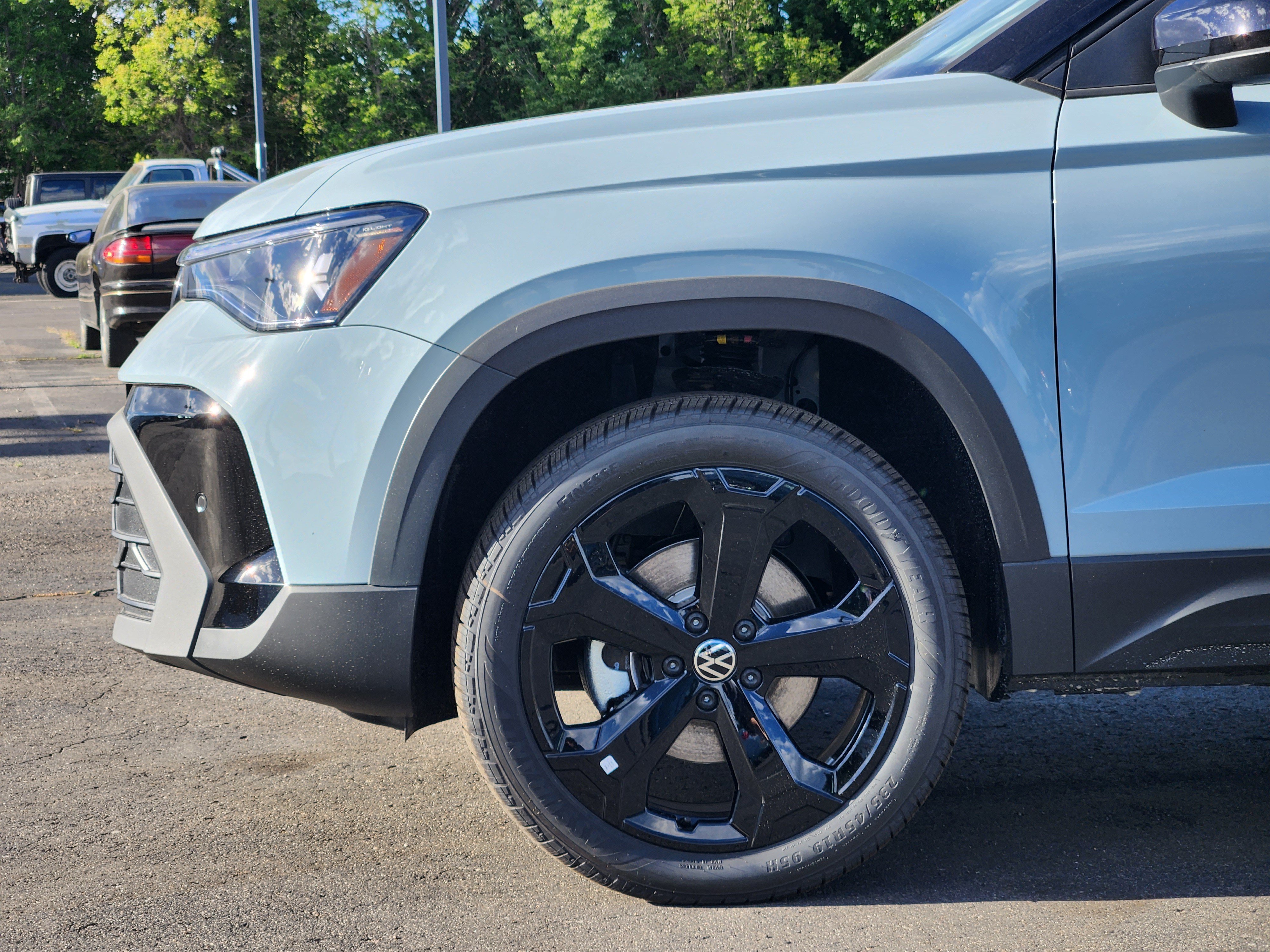 New 2026 Volkswagen Taos SE AWD/4WD image 2