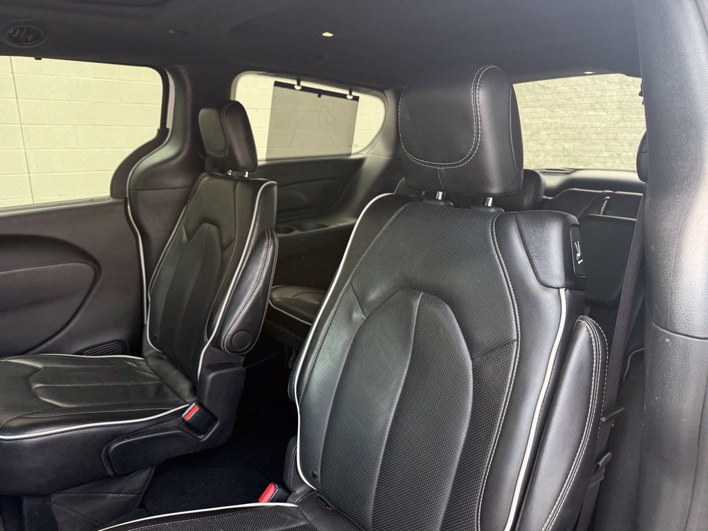 Used 2025 Chrysler Pacifica Limited FWD image 19