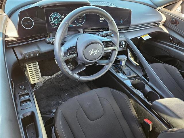 Used 2025 Hyundai Elantra SEL image 9