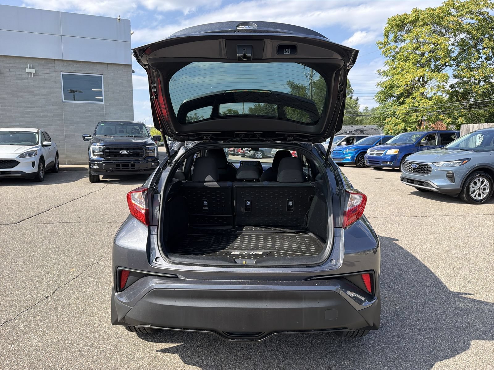 Used 2022 Toyota C-HR XLE FWD image 33