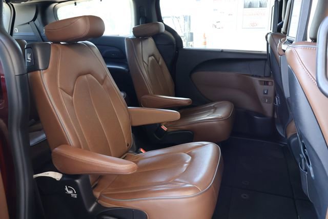 Used 2017 Chrysler Pacifica Limited image 24