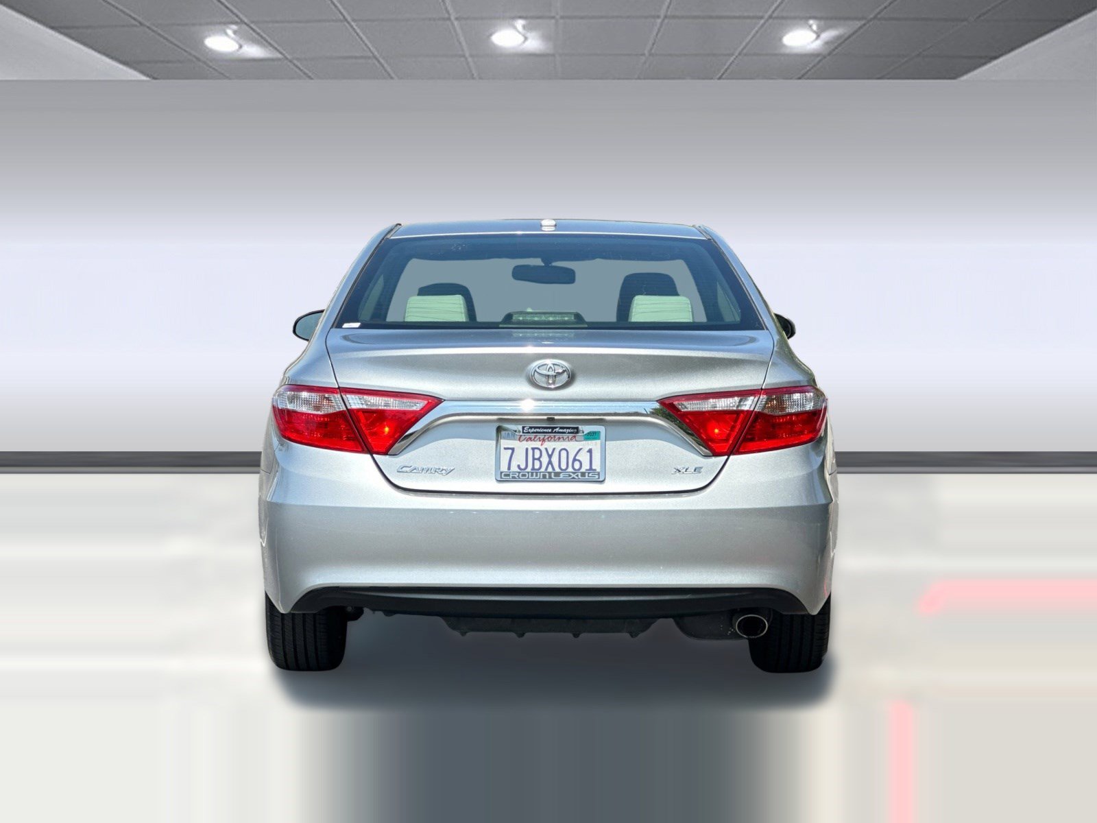 Used 2015 Toyota Camry XLE w/ Convenience Package FWD image 9