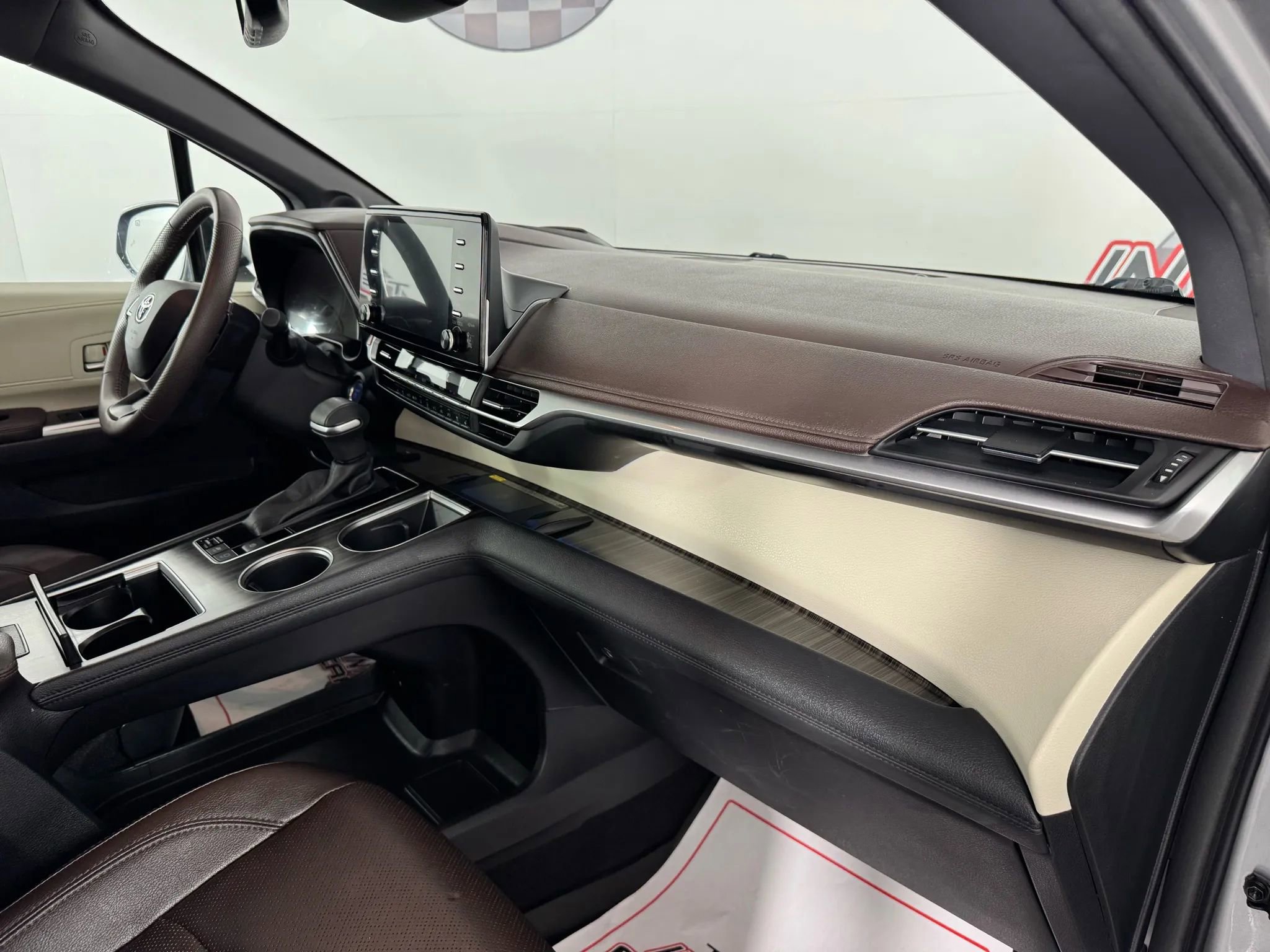 Used 2024 Toyota Sienna Platinum image 12