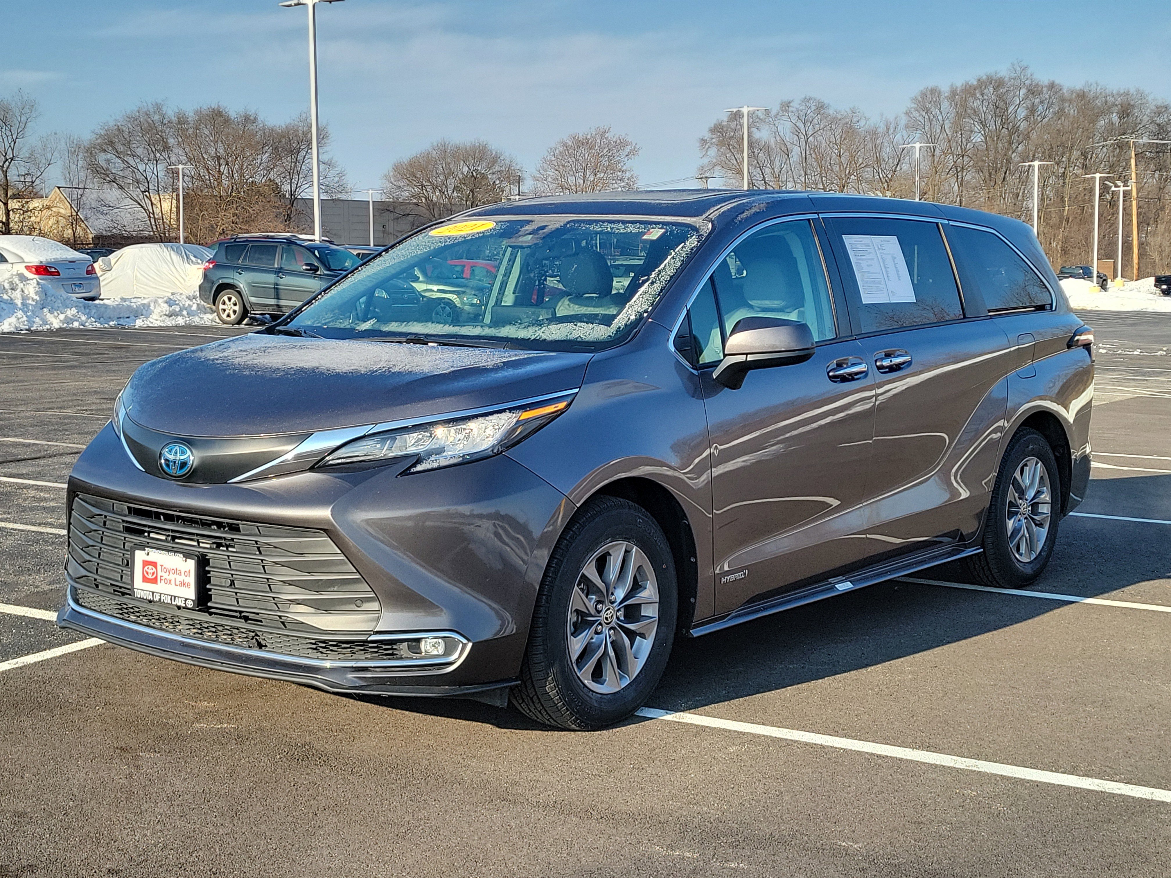 Used 2021 Toyota Sienna XLE image 2