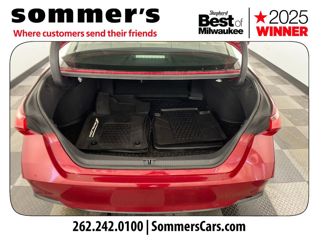 Used 2020 Toyota Avalon Limited image 21