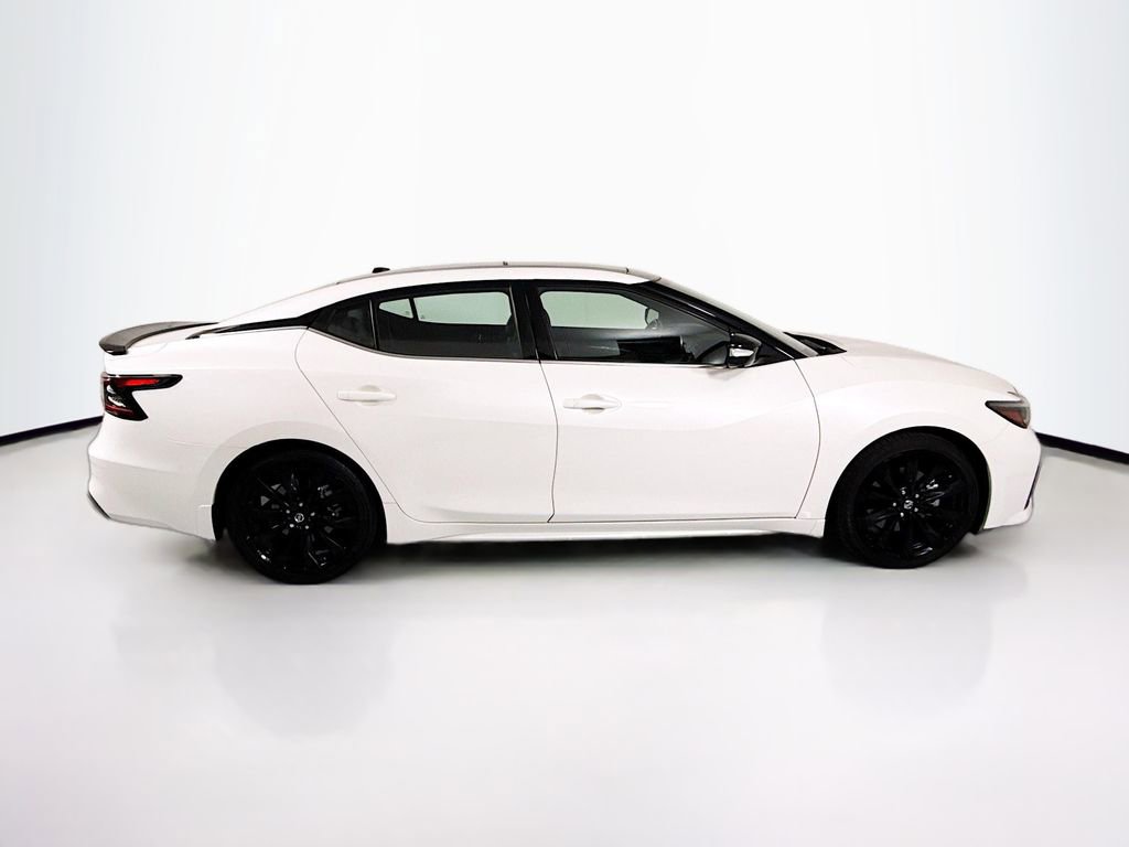 Used 2022 Nissan Maxima SR w/ Sport Mat Group FWD image 4