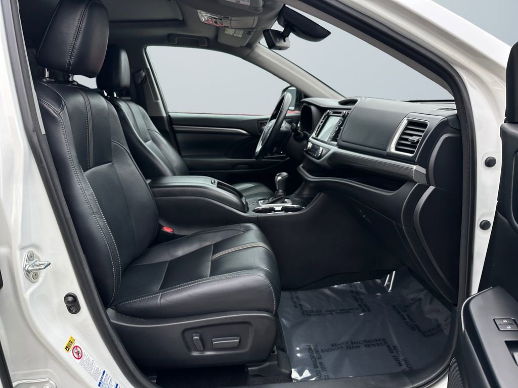 Used 2018 Toyota Highlander SE w/ Protection Package #3 image 15
