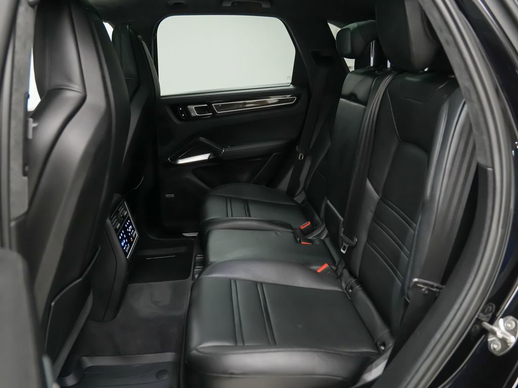Certified 2020 Porsche Cayenne Turbo AWD/4WD image 18