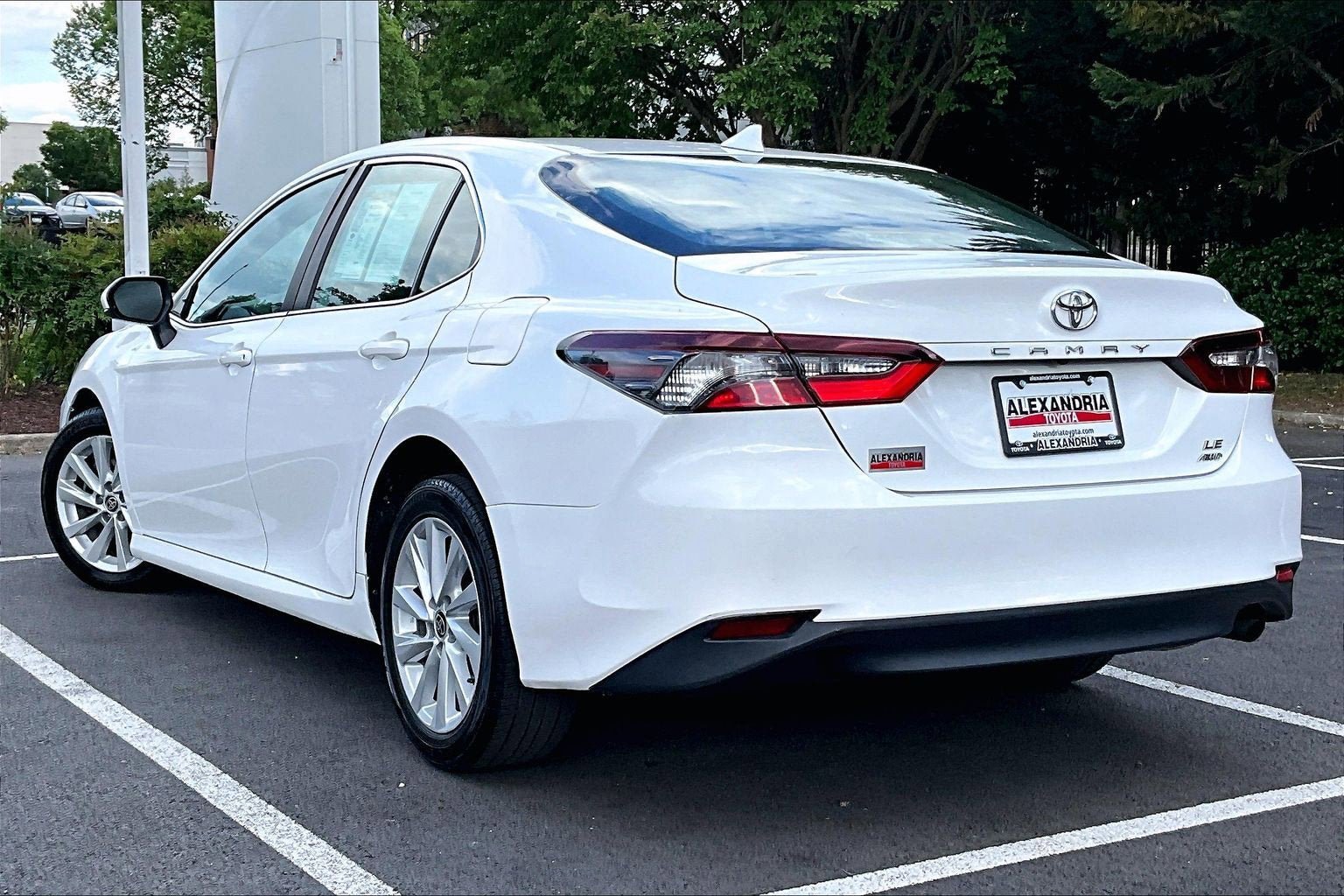 Used 2022 Toyota Camry LE AWD/4WD image 11
