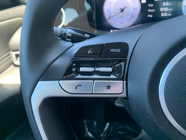 Certified 2025 Hyundai Elantra Limited FWD image 22