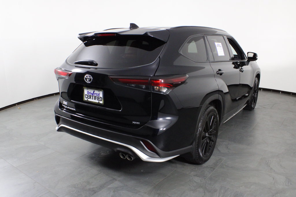 Used 2024 Toyota Highlander XSE FWD image 3