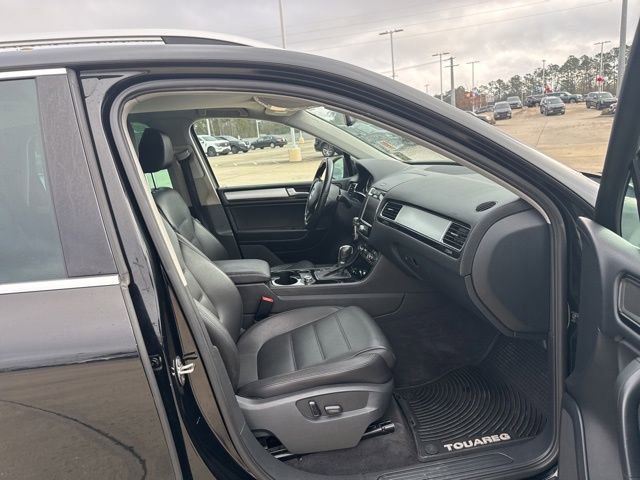 Used 2011 Volkswagen Touareg VR6 image 10