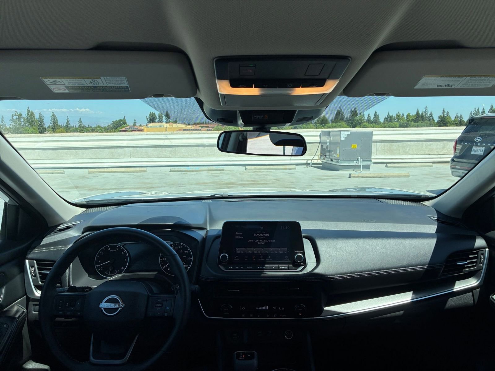 Used 2025 Nissan Rogue SV FWD image 34