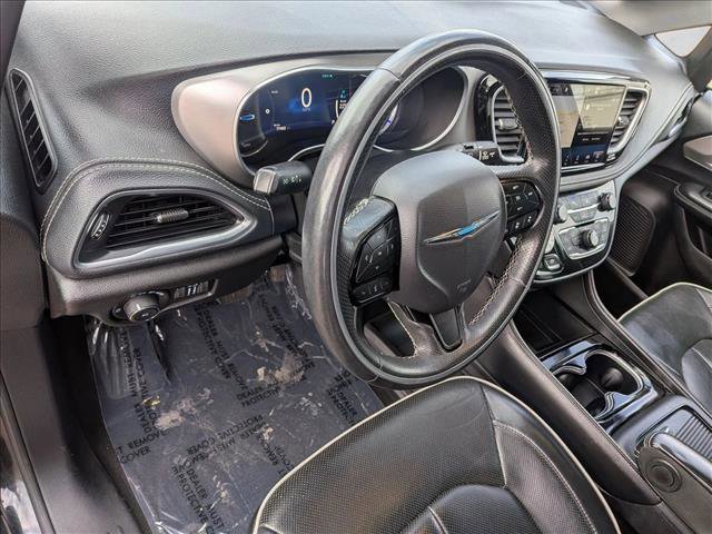 Used 2021 Chrysler Pacifica Limited w/ Uconnect Theater Family Group image 10
