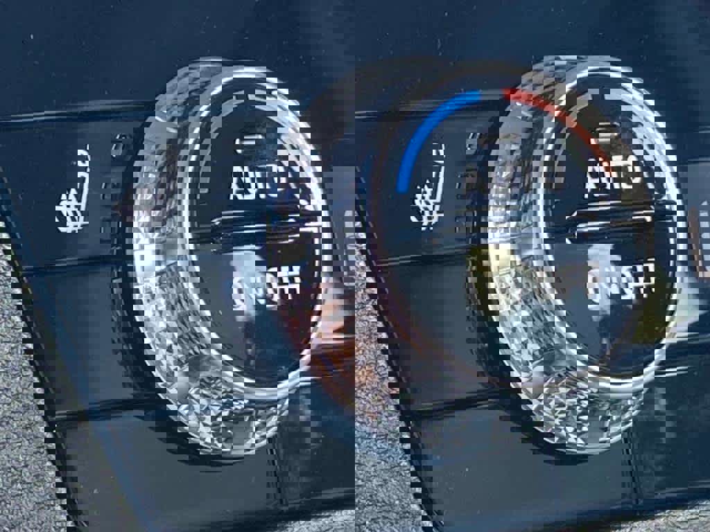 New 2025 Mitsubishi Outlander SE image 10