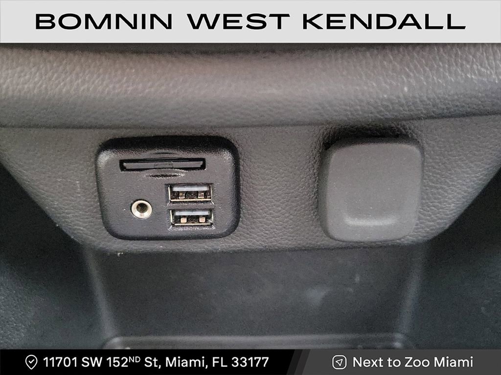 Used 2023 Chevrolet Traverse RS image 21