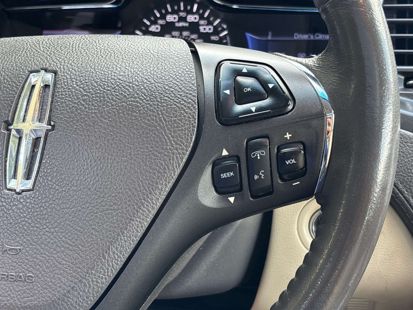 Used 2013 Lincoln MKS FWD image 19