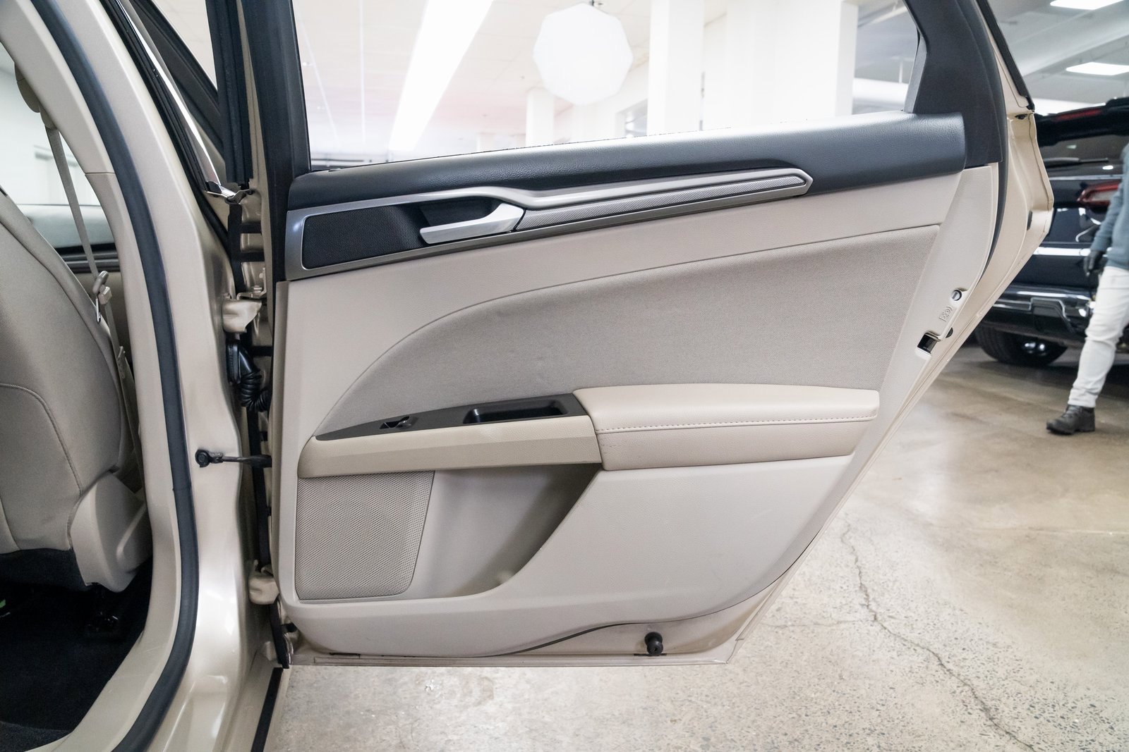 Used 2017 Ford Fusion SE image 19