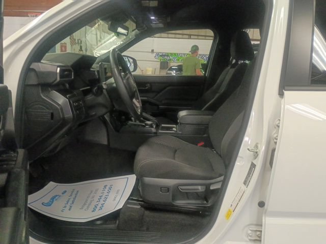 Used 2025 Toyota 4Runner SR5 AWD/4WD image 8