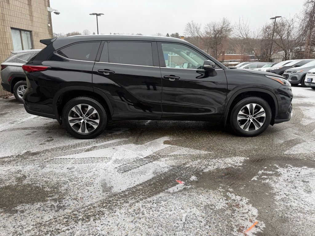 Used 2020 Toyota Highlander XLE image 8