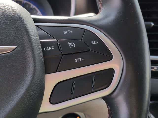Used 2018 Chrysler Pacifica Touring-L Plus image 26