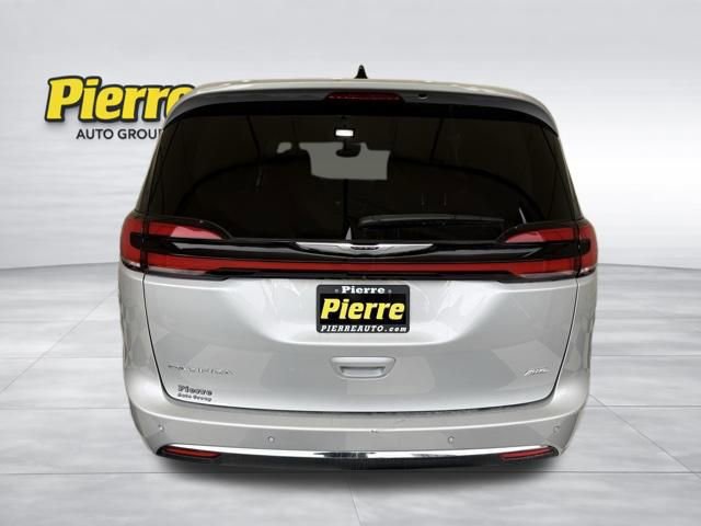 Used 2024 Chrysler Pacifica Touring-L image 3