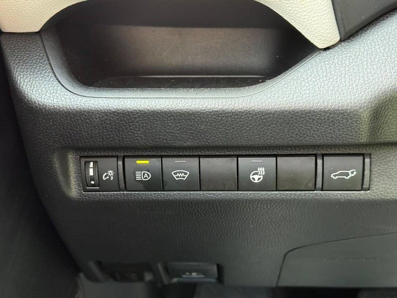 Used 2025 Toyota RAV4 XLE Premium w/ Weather Package AWD/4WD image 28
