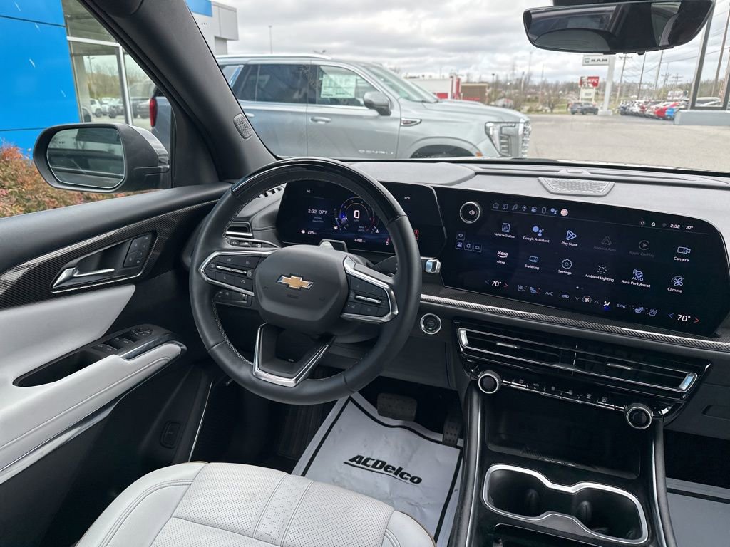 Used 2024 Chevrolet Traverse RS image 18