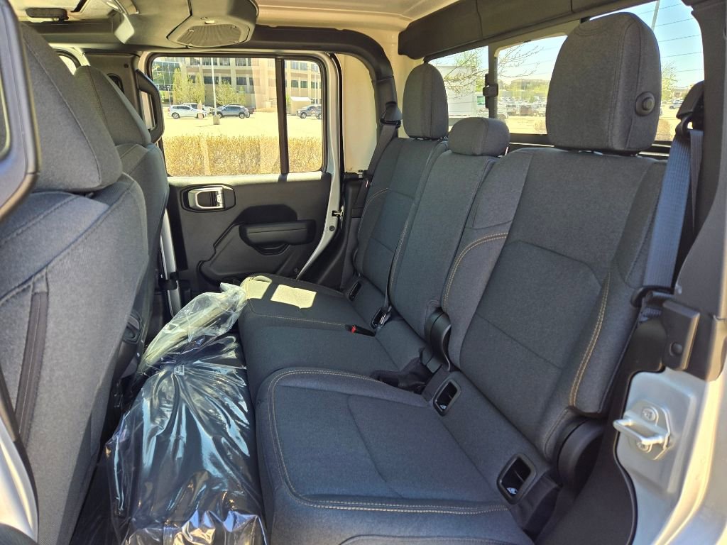 Used 2024 Jeep Gladiator Sport image 29