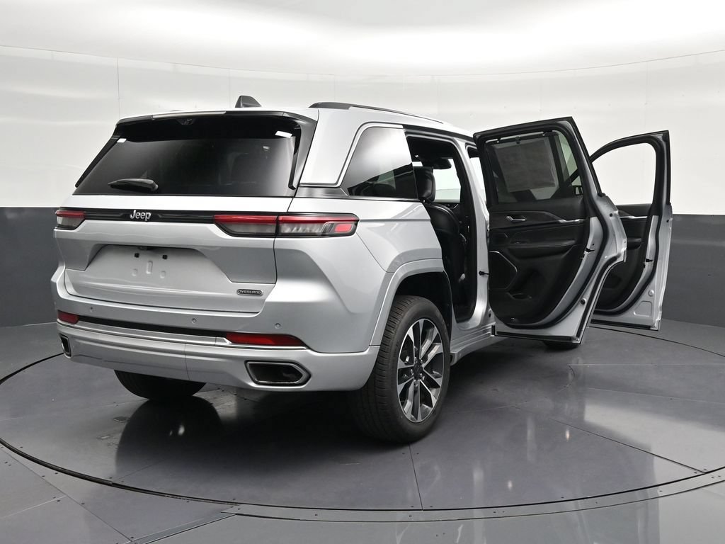 Used 2023 Jeep Grand Cherokee Overland w/ Luxury Tech Group IV RWD image 33