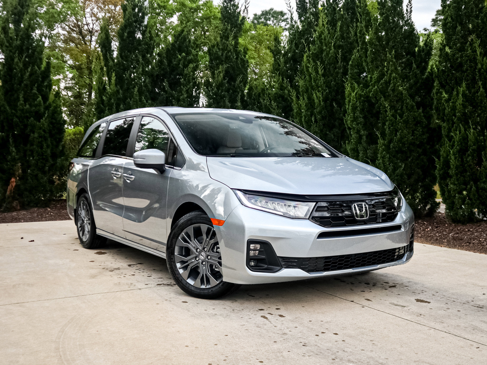 New 2026 Honda Odyssey Touring image 2
