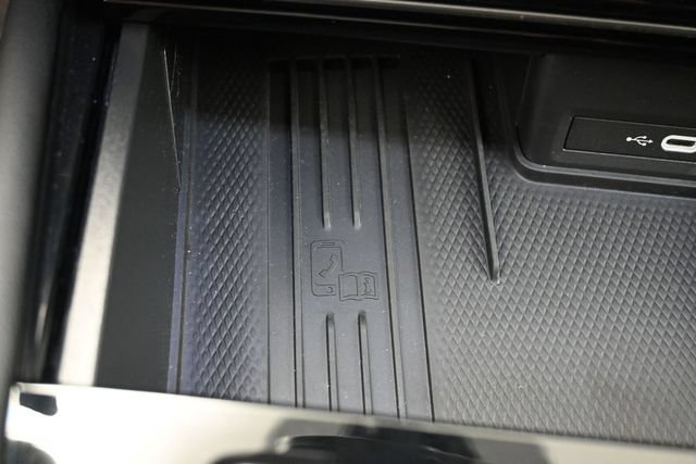 Used 2026 Volkswagen Atlas Cross Sport SEL R-Line AWD/4WD image 26