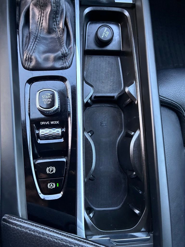 Used 2019 Volvo XC60 T6 Momentum w/ Premium Package image 36