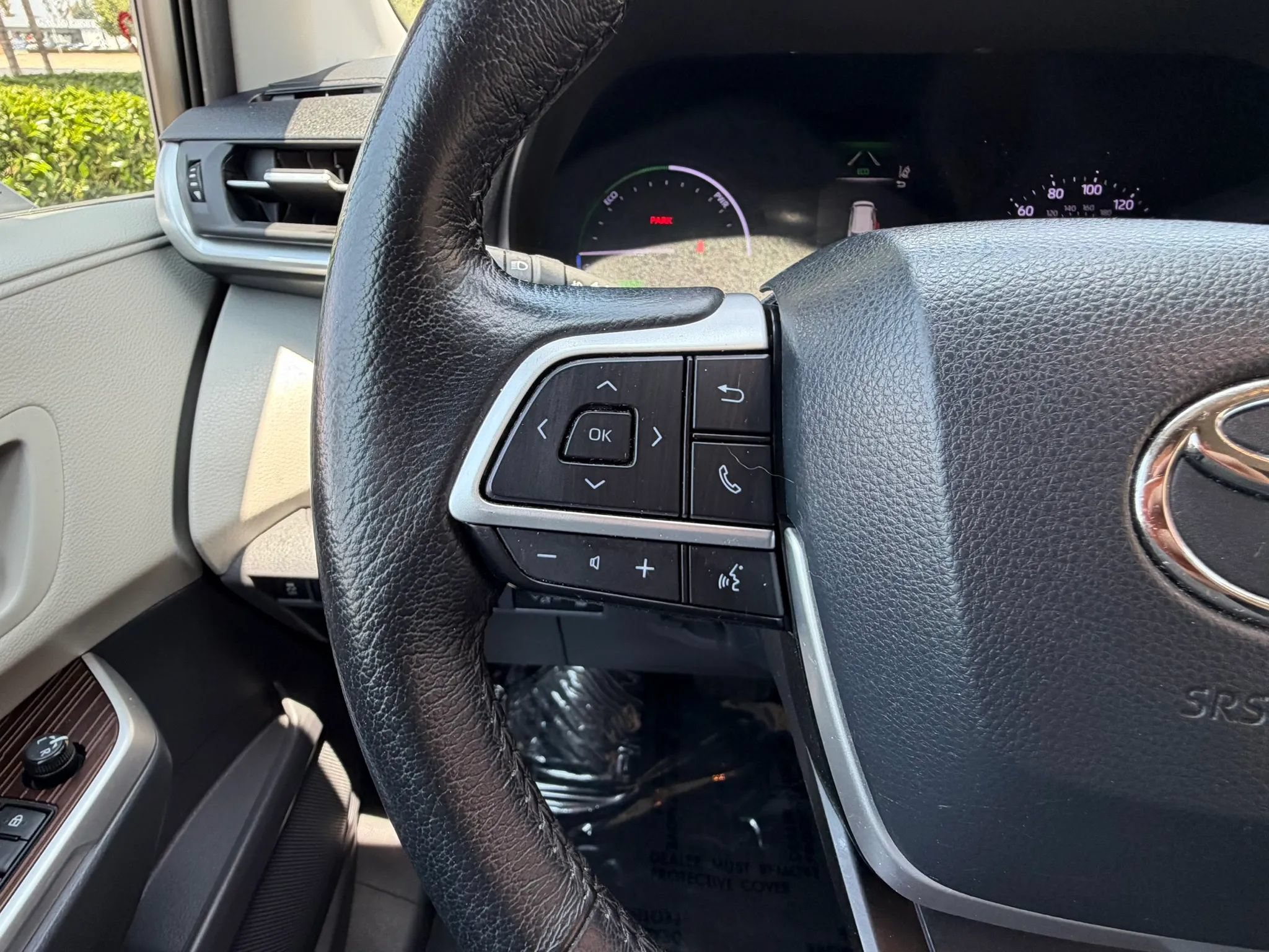 Used 2023 Toyota Sienna XLE FWD image 31