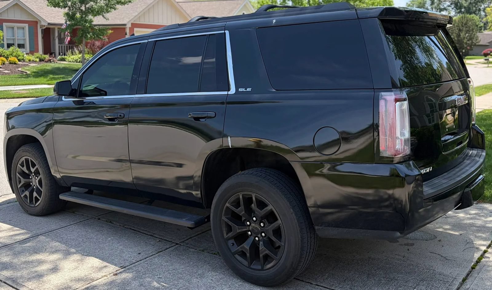 Used 2020 GMC Yukon SLE w/ SLE Value Package RWD image 4