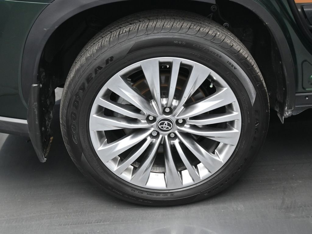 Certified 2025 Toyota Highlander Platinum image 44