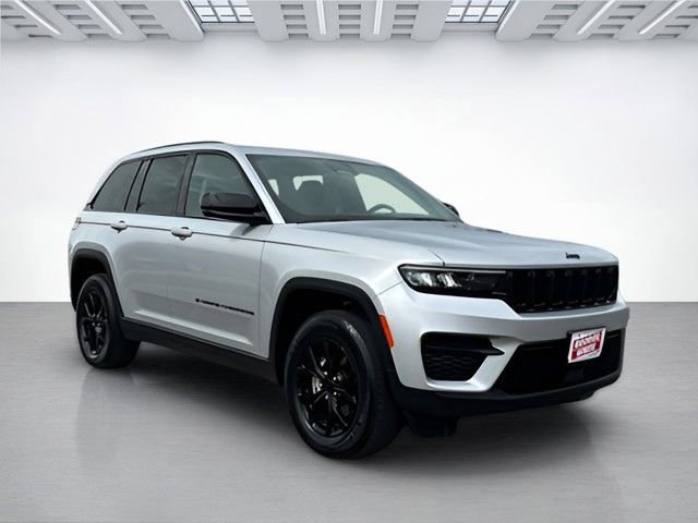 Used 2024 Jeep Grand Cherokee Altitude image 2