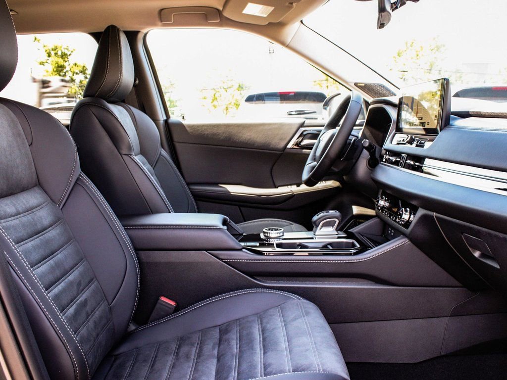 New 2025 Mitsubishi Outlander SE image 42