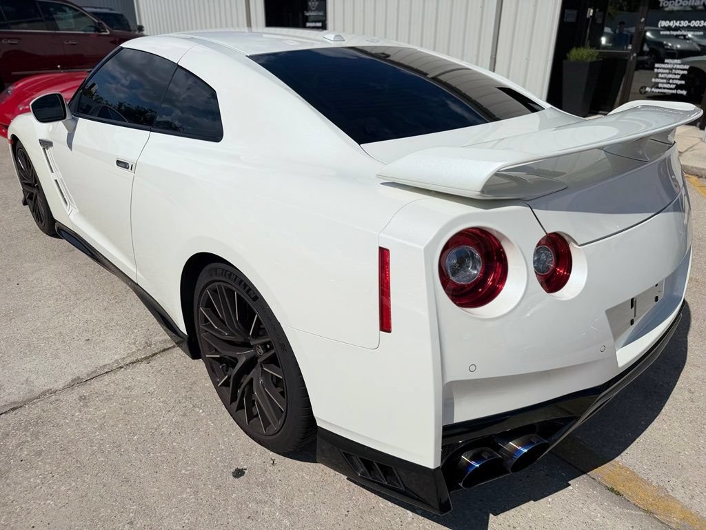 Used 2020 Nissan GT-R Premium AWD/4WD image 3
