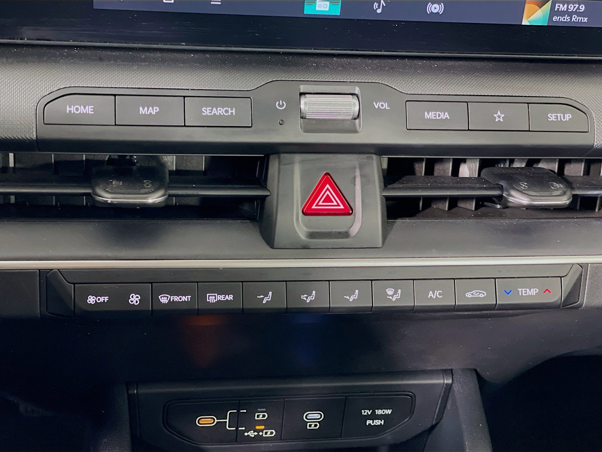 Used 2025 Kia K4 LXS image 23