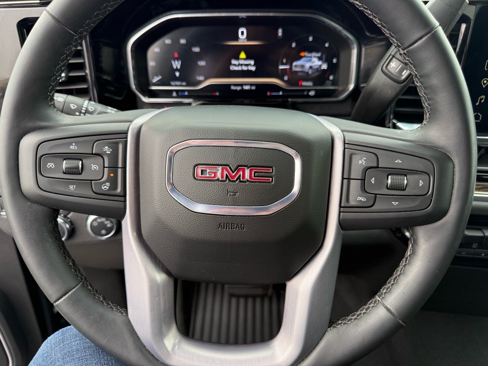 Used 2025 GMC Sierra 1500 SLE w/ Preferred Package AWD/4WD image 21